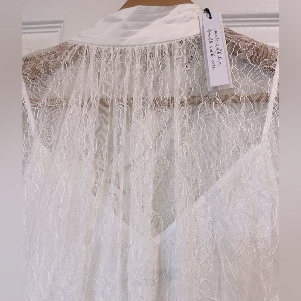 NWT Alice + Olivia Zenon Lace Cape Top with Cami Lining - Picture 8 of 11
